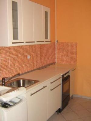 XIII.,LEHEL PIACNÁL a LEHEL ÚTON KÜLÖNBEJÁRATÚ-SZOBA NEMDOHÁNYZÓNAK