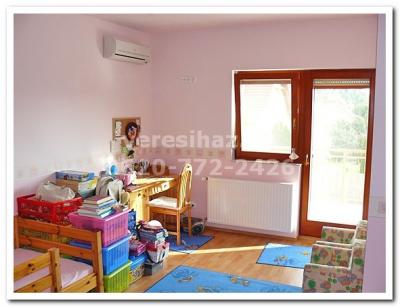 Kiadó mediterrán jellegû ikerházfél Dunakeszin