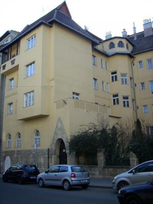 I.k. Hattyú u-ban, mf. 100nm. 3szobás lakás kiadó