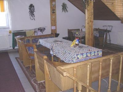 Szoba hosszabb távra saját vizesblokkal kiadó!