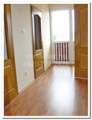 !!! Dunakeszin Dombliget Lakóparkban 2008-ban épült igényes ikerház fél eladó !!!