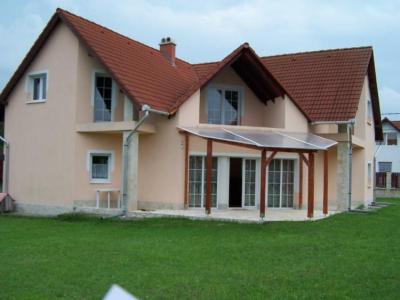 Veresegyház Csonkás részén családi ház kiadó! 