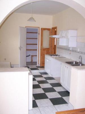 Veresegyház Csonkás részén családi ház kiadó! 