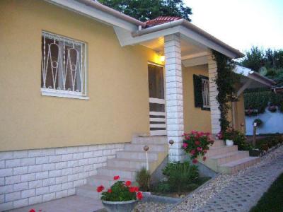 Szadán elvehetetlen örök panorámás családi ház eladó