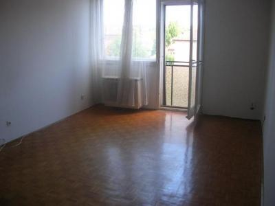 Eladó Gödöllõn központhoz közeli lakás