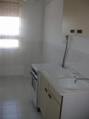 Eladó Gödöllõn központhoz közeli lakás