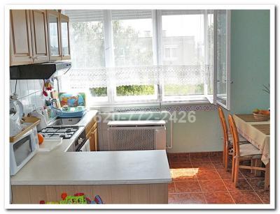 !!! Gödöllõn Szent János utcában 2004-ben felújított igényes téglalakás eladó !!! 