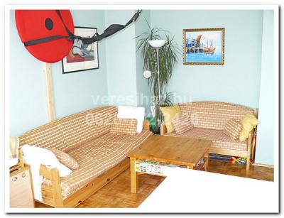 !!! Gödöllõn Szent János utcában 2004-ben felújított igényes téglalakás eladó !!! 