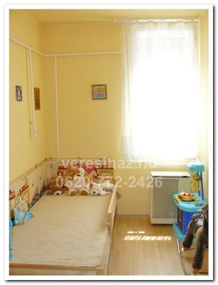 !!! Gödöllõn Szent János utcában 2004-ben felújított igényes téglalakás eladó !!! 