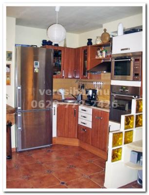 !!! Dunakeszin 2008-ban épült kitûnõ állapotú napfényes téglalakás eladó !!! 