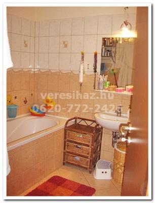 !!! Dunakeszin 2008-ban épült kitûnõ állapotú napfényes téglalakás eladó !!! 