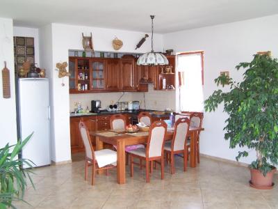 Eladó ház Veresegyházon, dinamikusan fejlõdõ, családi házas övezetében! 