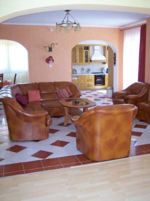 Eladó ház Veresegyházon, csendes, nyugodt helyen, aszfaltozott utcában! 