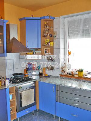 !!!Veresegyházon Ligetekben garázs összeköttetéses sorházi-családi ház eladó!!!