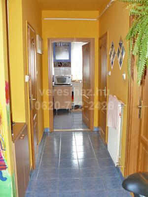 !!!Veresegyházon Ligetekben garázs összeköttetéses sorházi-családi ház eladó!!!