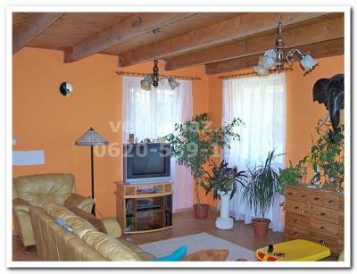 Erdõkertesen újszerû családi ház eladó! 