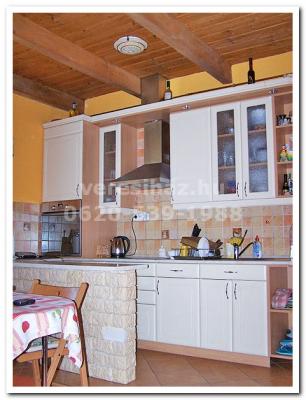 Erdõkertesen újszerû családi ház eladó! 