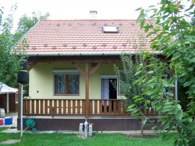 Veresegyházon családi ház eladó! 