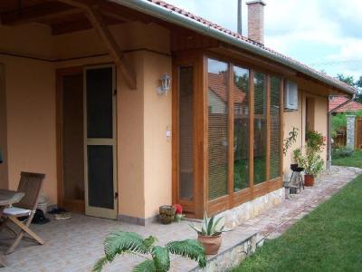 Veresegyház reveteki részén családi ház eladó! 