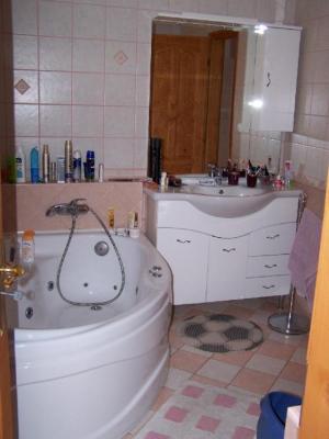 Veresegyház reveteki részén családi ház eladó! 