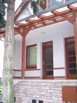 Gödöllõn központhoz közel családi ház eladó!