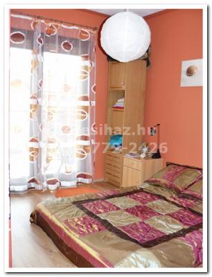 !!! Dunakeszin 2007-ben épült újszerû dupla terasz-erkélyes téglalakás eladó !!! 