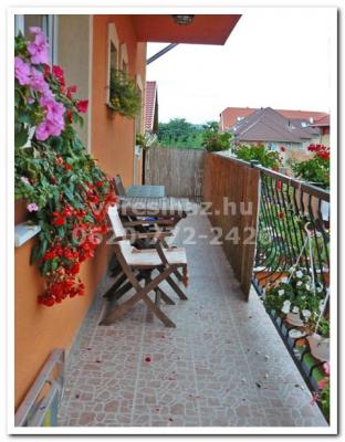 !!! Dunakeszin 2006-ban épült újszerû, rendkívül tágas nagyerkélyes lakás eladó !!! 