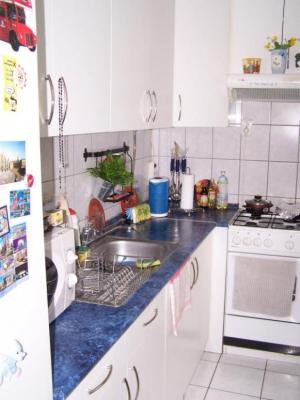 Gödöllõ központhoz közeli részén lakás eladó! 