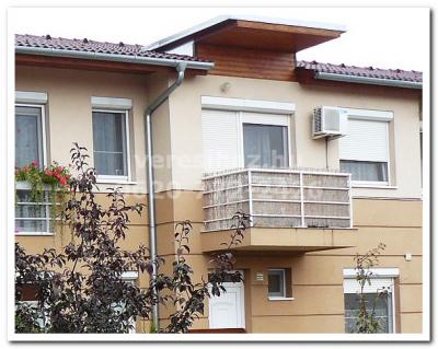 !!! Dunakeszi alagi részén újszerû, 2005-ben épült sorházi ingatlan saját kerttel eladó !!!  