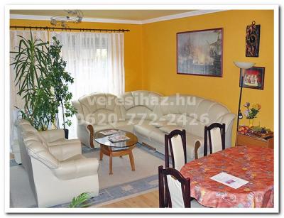 !!! Dunakeszi alagi részén újszerû, 2005-ben épült sorházi ingatlan saját kerttel eladó !!!  