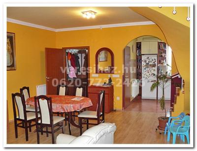 !!! Dunakeszi alagi részén újszerû, 2005-ben épült sorházi ingatlan saját kerttel eladó !!!  