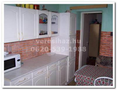 Isaszeg központjában családi ház eladó!