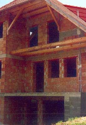 Valkón szerkezetkész családi ház eladó! 