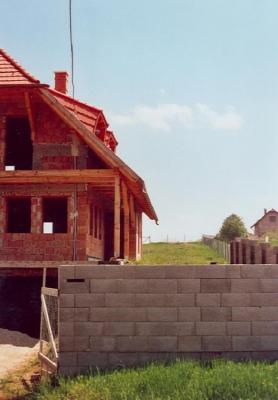 Valkón szerkezetkész családi ház eladó! 