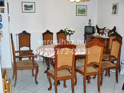 !!! Újpest központhoz közel, 2007-ben felújított 103m2-es, 4 szobás, polgári jellegû lakás eladó !!!