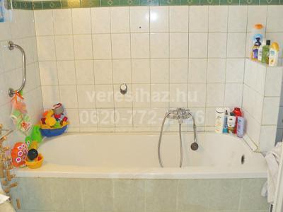 !!! Újpest központhoz közel, 2007-ben felújított 103m2-es, 4 szobás, polgári jellegû lakás eladó !!!