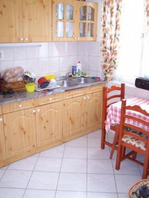 Tájvédelmi körzet határán Vácszentlászlón, aszfaltos utcában ház eladó 