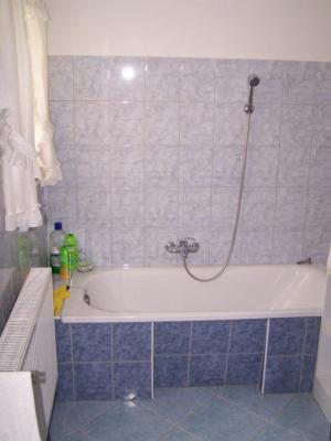 Tájvédelmi körzet határán Vácszentlászlón, aszfaltos utcában ház eladó 