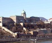 Kiadó full panorámás lakás a Petõfi téren