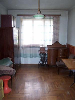 Gödöllõ blahai részén lakás eladó! 