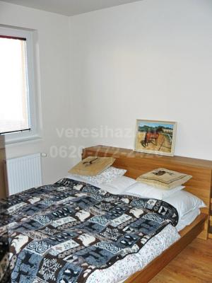 !!! Csomádon újszerû, 2009-ben átadott garázs összeköttetéses családi ház eladó !!!