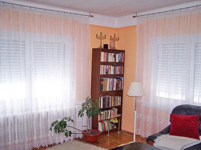 Veresegyház központi részén családi ház eladó! 