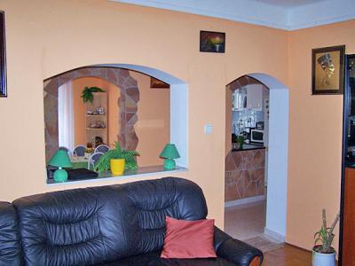 Veresegyház központi részén családi ház eladó! 