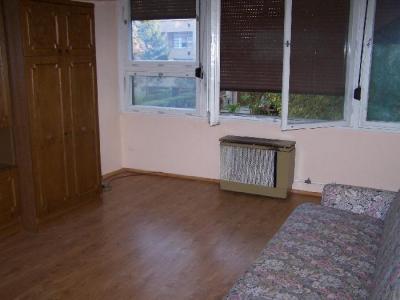 Gödöllõ központjában két szobás lakás kiadó! 