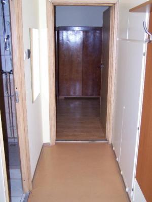 Gödöllõ központjában két szobás lakás kiadó! 