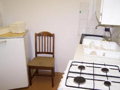 Gödöllõ központjában két szobás lakás kiadó! 