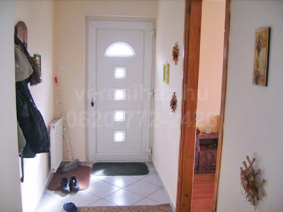 Erdõkertes központhoz közeli helyén családi ház eladó! 