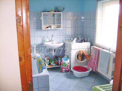 Erdõkertes központhoz közeli helyén családi ház eladó! 