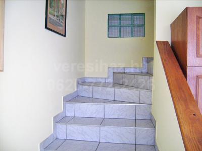 Erdõkertes központhoz közeli helyén családi ház eladó! 