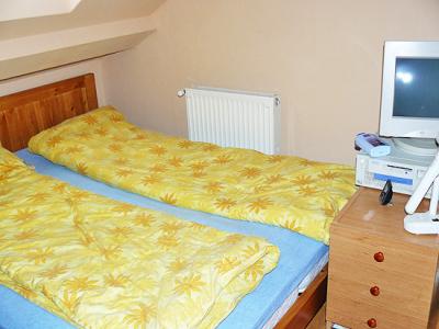 !!! Dunakeszin a Madách lakóparkban, 2004-ben felújított újszerû állapotú téglalakás eladó !!!